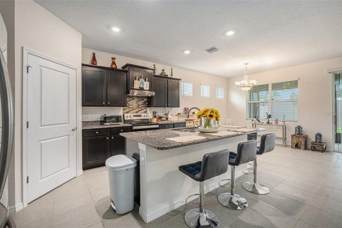 Casa en venta en Zephyrhills, Florida, 4 dormitorios, 190.26 m2 № 1912620 - foto 2