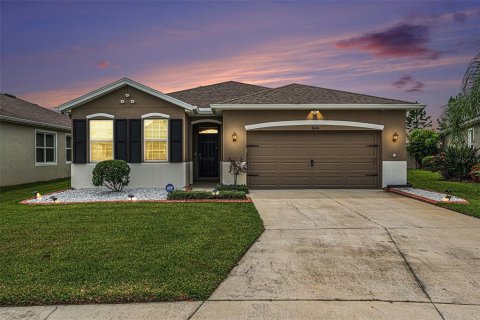 Casa en venta en Zephyrhills, Florida, 4 dormitorios, 190.26 m2 № 1912620 - foto 1