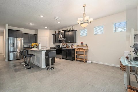 Casa en venta en Zephyrhills, Florida, 4 dormitorios, 190.26 m2 № 1912620 - foto 14