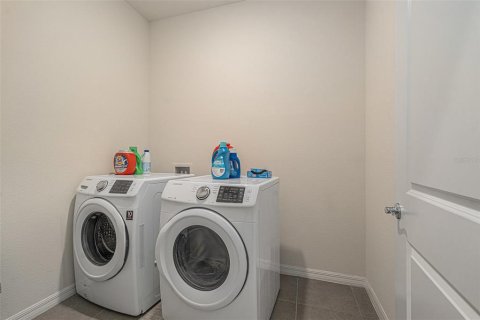 Casa en venta en Zephyrhills, Florida, 4 dormitorios, 190.26 m2 № 1912620 - foto 16
