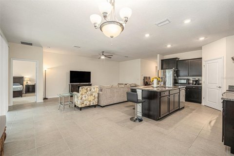Casa en venta en Zephyrhills, Florida, 4 dormitorios, 190.26 m2 № 1912620 - foto 12