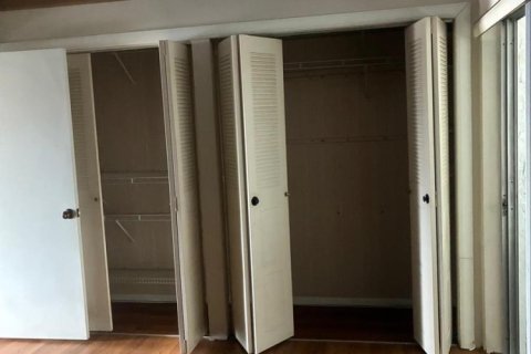 Condo in Palm Springs, Florida, 1 bedroom  № 2253816 - photo 6