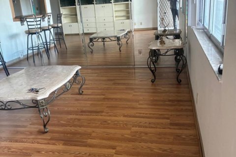 Condo in Palm Springs, Florida, 1 bedroom  № 2253816 - photo 2