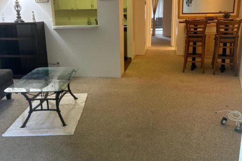 Condo in Palm Springs, Florida, 1 bedroom  № 2253816 - photo 3