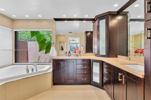 Villa ou maison à vendre à Weston, Floride: 5 chambres, 260.13 m2 № 2073465 - photo 30