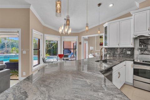 Villa ou maison à vendre à Weston, Floride: 5 chambres, 260.13 m2 № 2073465 - photo 12