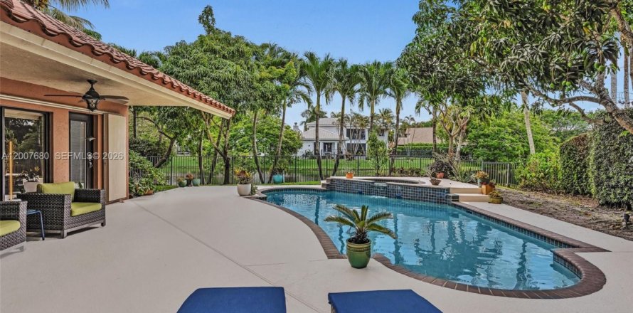 Villa ou maison à Weston, Floride 5 chambres, 260.13 m2 № 2073465