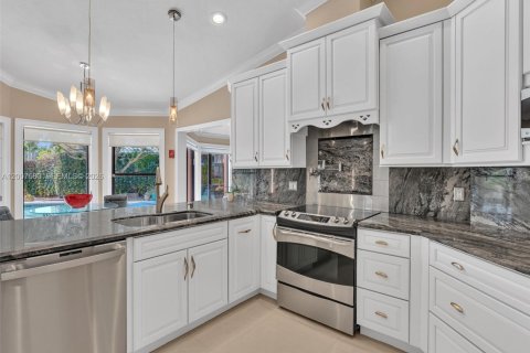 Villa ou maison à vendre à Weston, Floride: 5 chambres, 260.13 m2 № 2073465 - photo 14