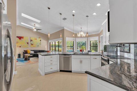 Villa ou maison à vendre à Weston, Floride: 5 chambres, 260.13 m2 № 2073465 - photo 18