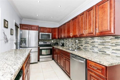 Condo in Hallandale Beach, Florida, 1 bedroom  № 1859412 - photo 1