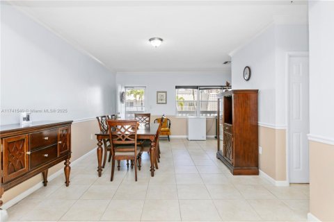Condo in Hallandale Beach, Florida, 1 bedroom  № 1859412 - photo 17