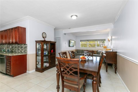 Condo in Hallandale Beach, Florida, 1 bedroom  № 1859412 - photo 15