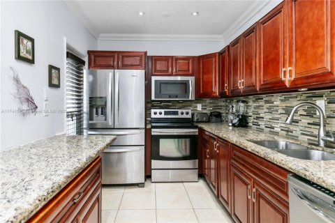 Condo in Hallandale Beach, Florida, 1 bedroom  № 1859412 - photo 6