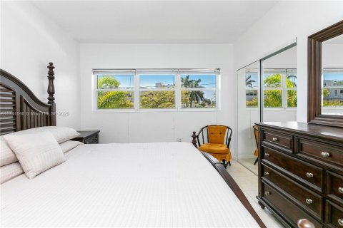Condo in Hallandale Beach, Florida, 1 bedroom  № 1859412 - photo 22