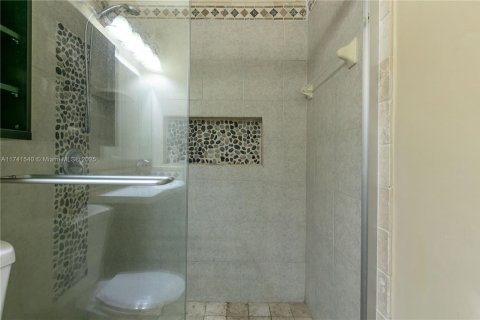 Condo in Hallandale Beach, Florida, 1 bedroom  № 1859412 - photo 10