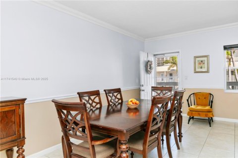 Condo in Hallandale Beach, Florida, 1 bedroom  № 1859412 - photo 18