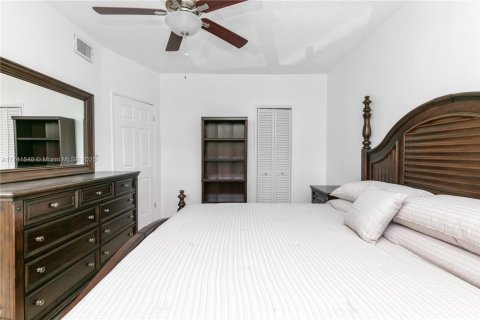 Condo in Hallandale Beach, Florida, 1 bedroom  № 1859412 - photo 21