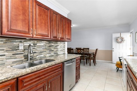 Condo in Hallandale Beach, Florida, 1 bedroom  № 1859412 - photo 8