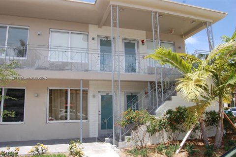 Condo in Miami Beach, Florida, 1 bedroom  № 1974010 - photo 17