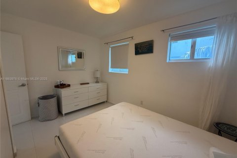 Condo in Miami Beach, Florida, 1 bedroom  № 1974010 - photo 11