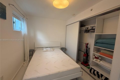 Condo in Miami Beach, Florida, 1 bedroom  № 1974010 - photo 10