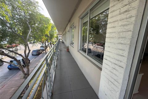 Condo in Miami Beach, Florida, 1 bedroom  № 1974010 - photo 15