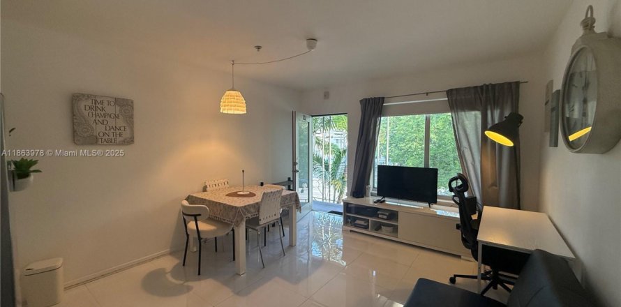 Condo in Miami Beach, Florida, 1 bedroom  № 1974010