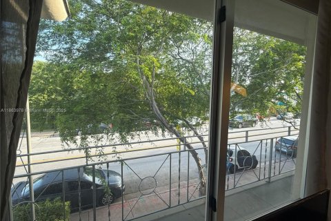 Condo in Miami Beach, Florida, 1 bedroom  № 1974010 - photo 13