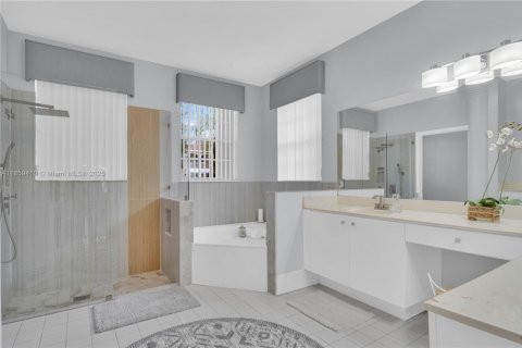Casa en venta en Pembroke Pines, Florida, 5 dormitorios, 266.72 m2 № 1888292 - foto 26