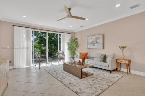 Casa en venta en Pembroke Pines, Florida, 5 dormitorios, 266.72 m2 № 1888292 - foto 21