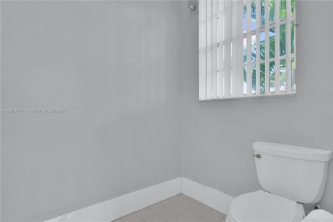 Casa en venta en Pembroke Pines, Florida, 5 dormitorios, 266.72 m2 № 1888292 - foto 28