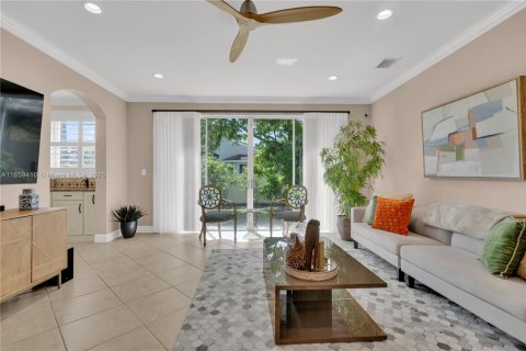 Casa en venta en Pembroke Pines, Florida, 5 dormitorios, 266.72 m2 № 1888292 - foto 19