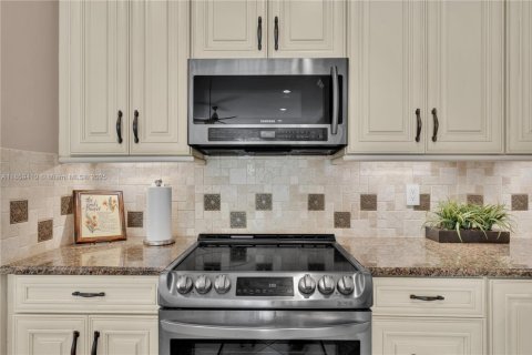 Casa en venta en Pembroke Pines, Florida, 5 dormitorios, 266.72 m2 № 1888292 - foto 14