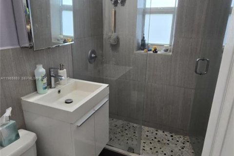 Снять в аренду квартиру в Бей-Харбор-Айлендс, Флорида 2 спальни, 72м2, № 2047571 - фото 4