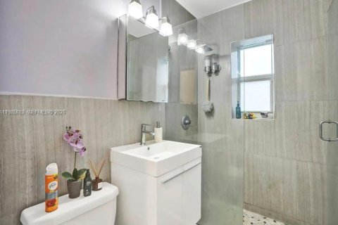 Снять в аренду квартиру в Бей-Харбор-Айлендс, Флорида 2 спальни, 72м2, № 2047571 - фото 3