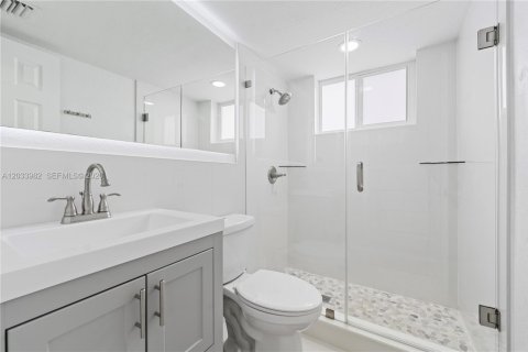 Casa en alquiler en Miami, Florida, 4 dormitorios, 208.01 m2 № 2085632 - foto 17