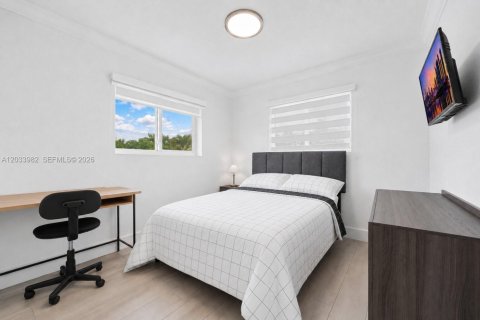 Casa en alquiler en Miami, Florida, 4 dormitorios, 208.01 m2 № 2085632 - foto 18