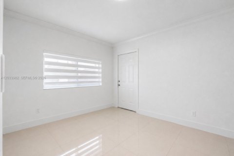 Casa en alquiler en Miami, Florida, 4 dormitorios, 208.01 m2 № 2085632 - foto 21