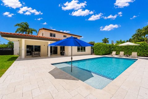 Casa en alquiler en Miami, Florida, 4 dormitorios, 208.01 m2 № 2085632 - foto 25