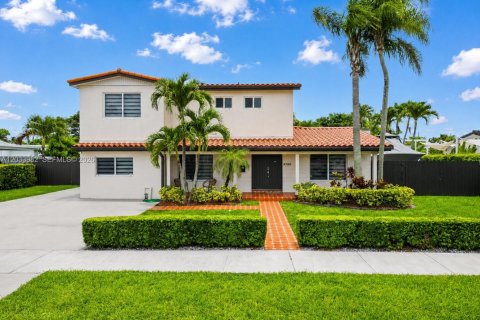Villa ou maison à Miami, Floride 4 chambres, 208.01 m2 № 2085632