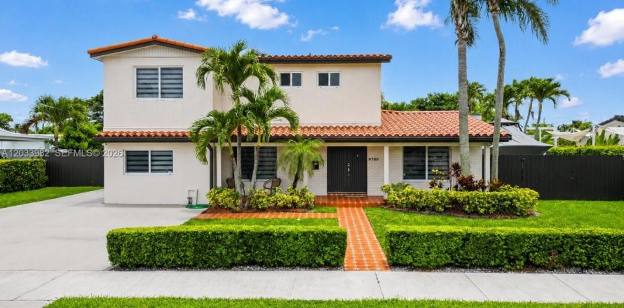 Casa en Miami, Florida 4 dormitorios, 208.01 m2 № 2085632