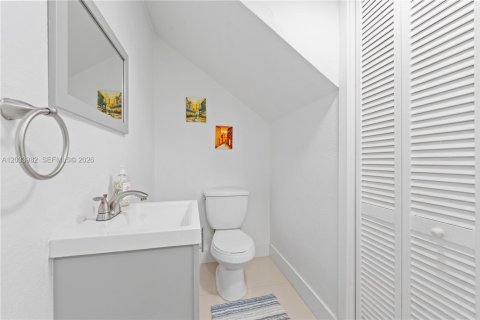 Casa en alquiler en Miami, Florida, 4 dormitorios, 208.01 m2 № 2085632 - foto 22