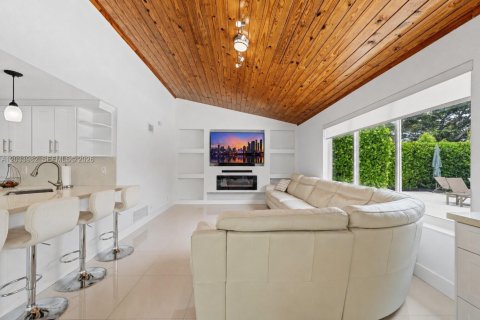 Casa en alquiler en Miami, Florida, 4 dormitorios, 208.01 m2 № 2085632 - foto 10