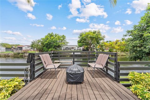Casa en alquiler en Miami, Florida, 4 dormitorios, 208.01 m2 № 2085632 - foto 30