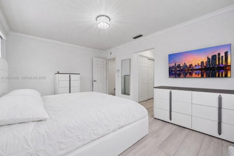 Casa en alquiler en Miami, Florida, 4 dormitorios, 208.01 m2 № 2085632 - foto 13