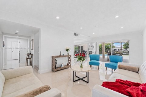 Casa en alquiler en Miami, Florida, 4 dormitorios, 208.01 m2 № 2085632 - foto 5
