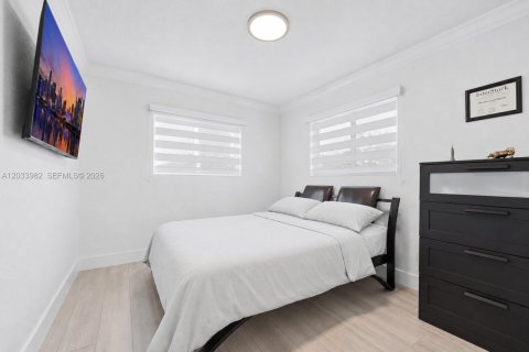 Casa en alquiler en Miami, Florida, 4 dormitorios, 208.01 m2 № 2085632 - foto 16