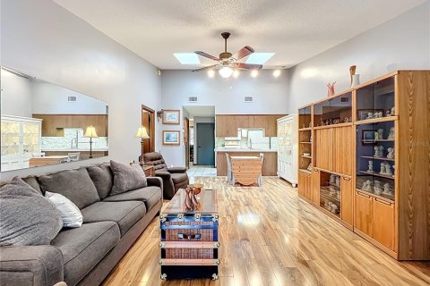 Condo in Winter Park, Florida, 2 bedrooms  № 2196534 - photo 14