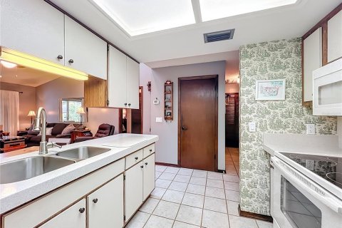 Condo in Winter Park, Florida, 2 bedrooms  № 2196534 - photo 19
