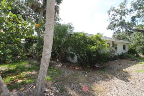 House in Sarasota, Florida 2 bedrooms, 160.26 sq.m. № 1741011 - photo 5